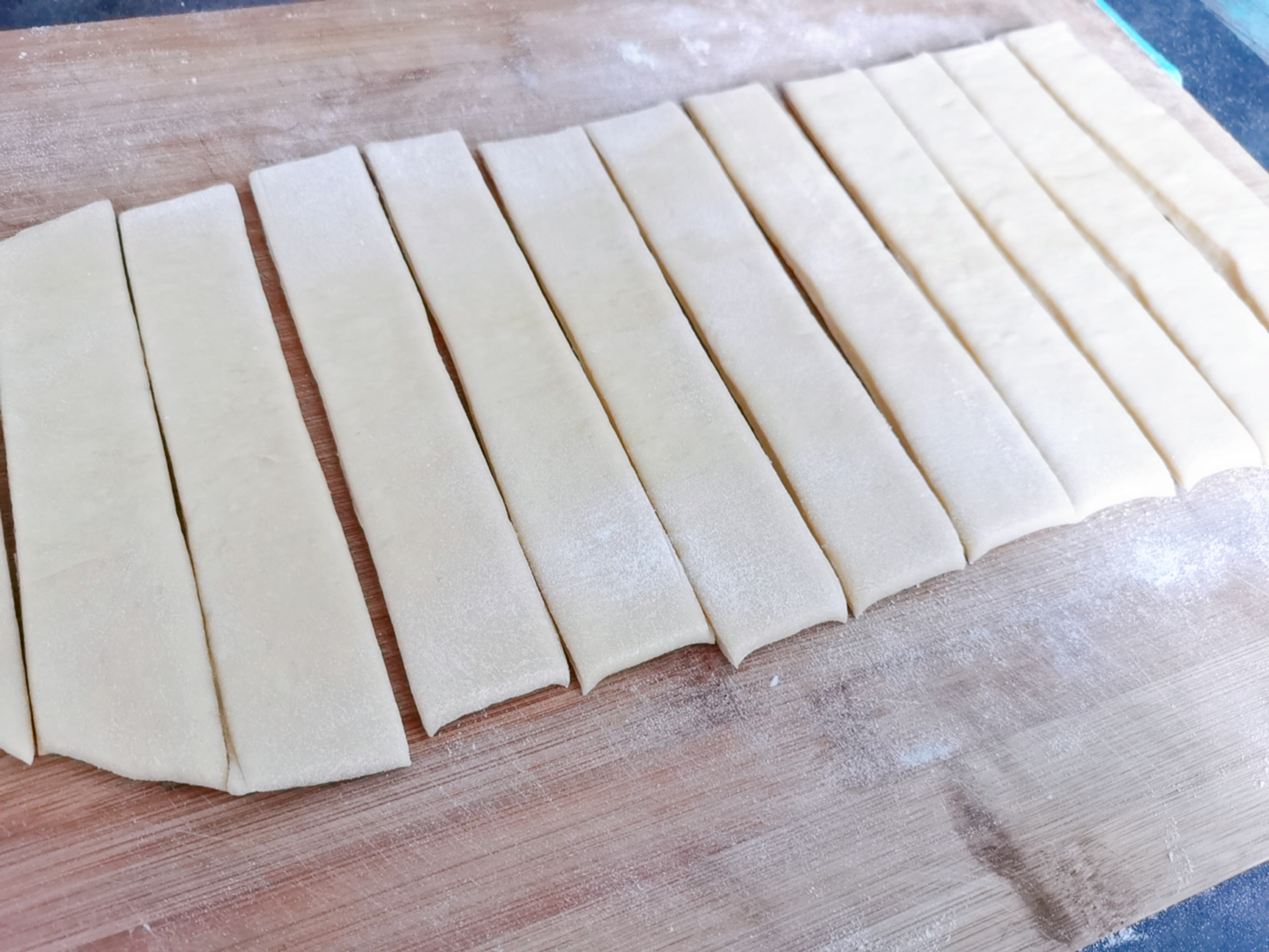 牛奶鸡蛋发酵粉和面能炸油条吗,普通面粉怎样炸油条又软又蓬松