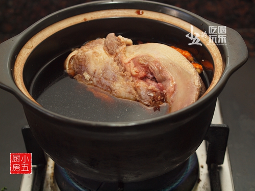 60岁做餐饮生意老板,60年秘制卤味