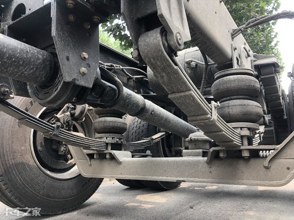 解放悍v轻量化8x2自卸车,解放悍v载货车9米6高栏