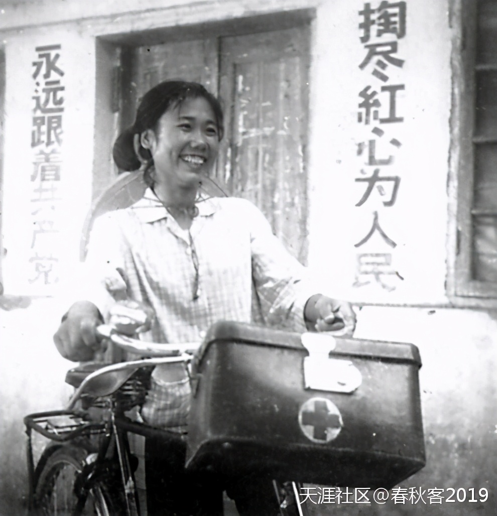 鞋袜整齐的赤脚医生