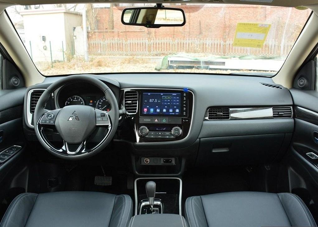 三菱欧蓝德和丰田奕泽谁性价比高,欧蓝德和奕泽档次高