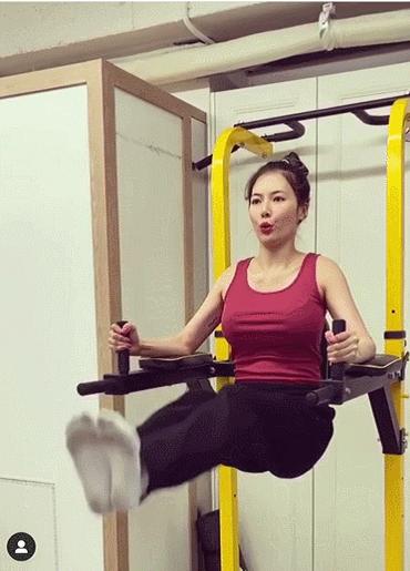 抬腿对治疗腰椎间盘突出有帮助吗,腰椎间盘突出直抬腿的正确做法