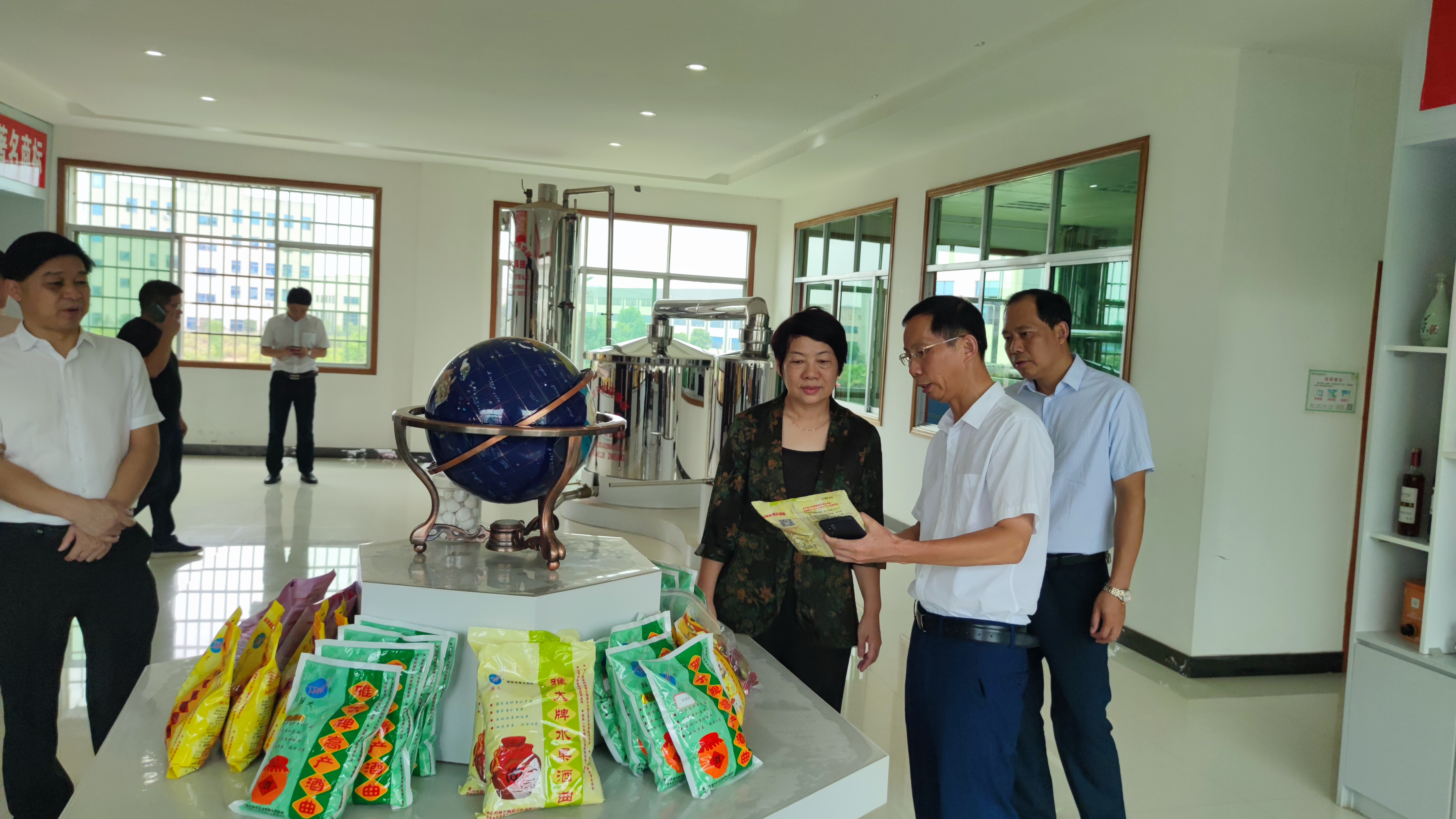 白酒的酿造需要哪些微生物,酿造白酒关键微生物