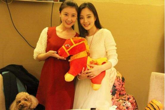 她是贾跃亭夫人，24岁成李小璐艳羡的好命阔太，今被*债追**要离婚