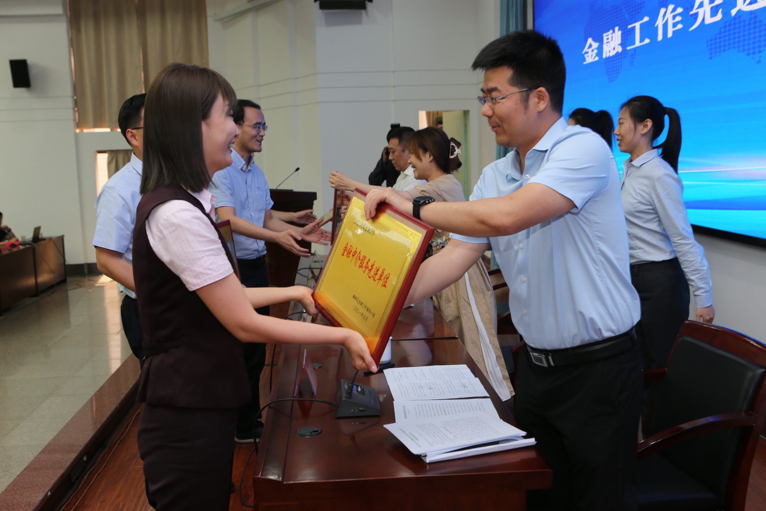 碑林区召开2021年金融工作会议50万元奖励新三板挂牌企业华春网络