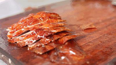 烤鸭肥而不腻回味无穷,烤鸭真好吃又酥又香