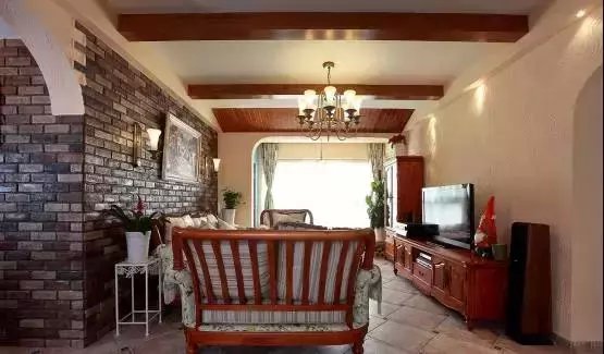 客厅顶有异形横梁怎么办,房子有横梁怎么设计