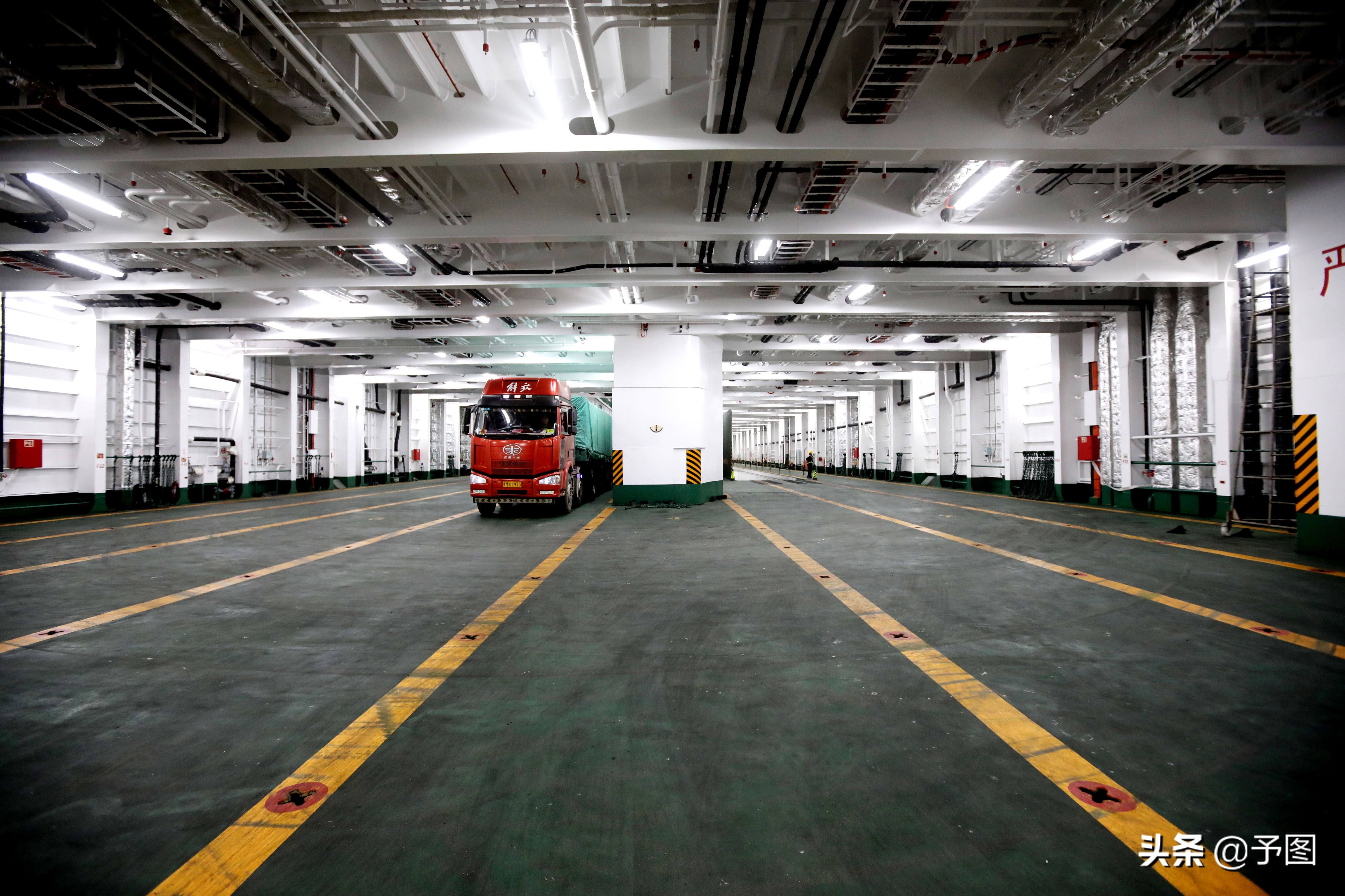 造价上亿的豪华游轮,114万吨豪华邮轮