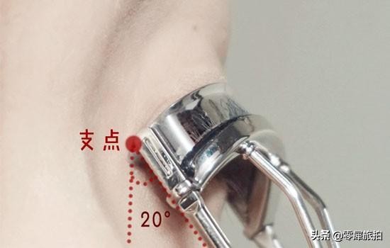 化妆新手怎么夹睫毛和刷睫毛膏刷睫毛膏方法教程