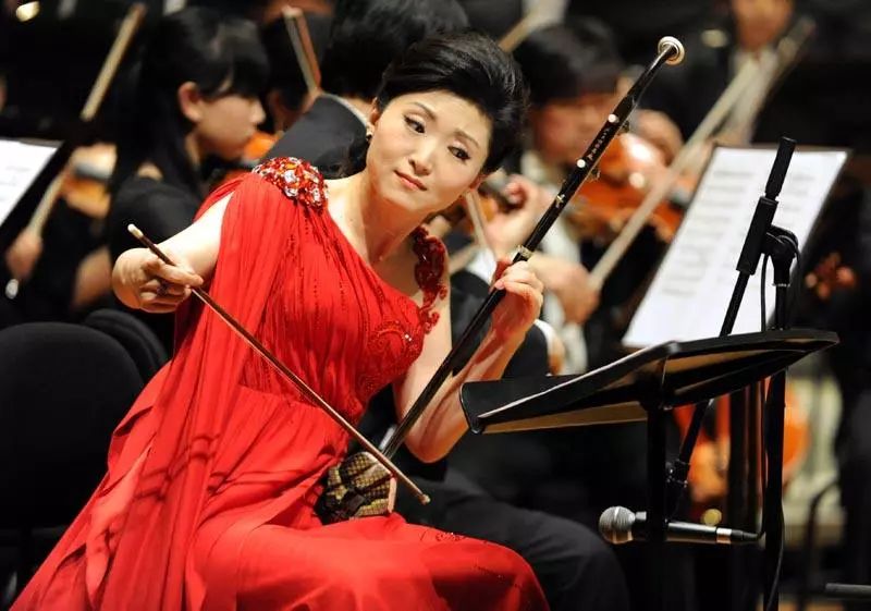 二胡音准的训练方法应该是如何的,二胡空弦音准一按其他音就不好听