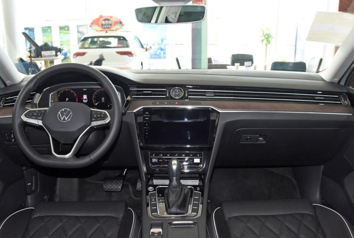 30天卖207万车,30天卖19辆车