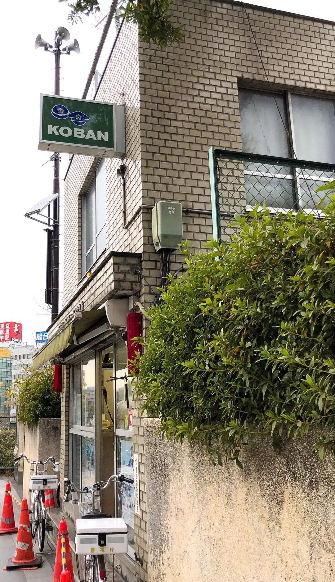 日本街头巡逻警察,日本警察叔叔自行车巡逻