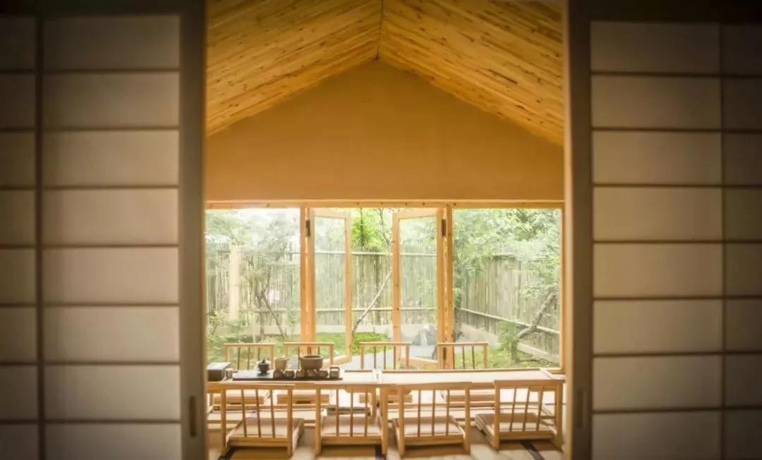 80后夫妻住山,80后两口子隐居大山