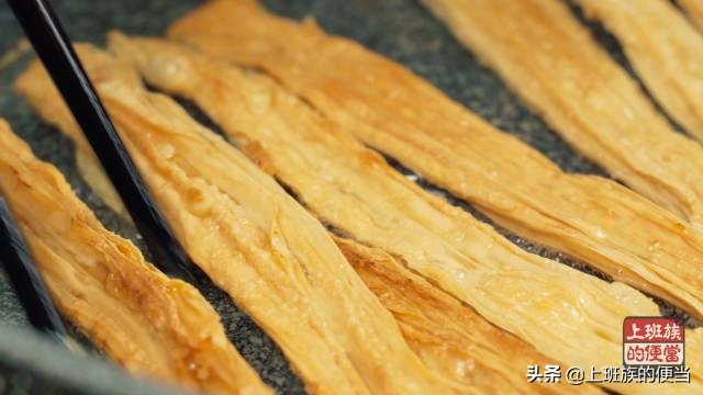 学做简单又好吃的辣条,自制辣条味道好极了你们想吃吗