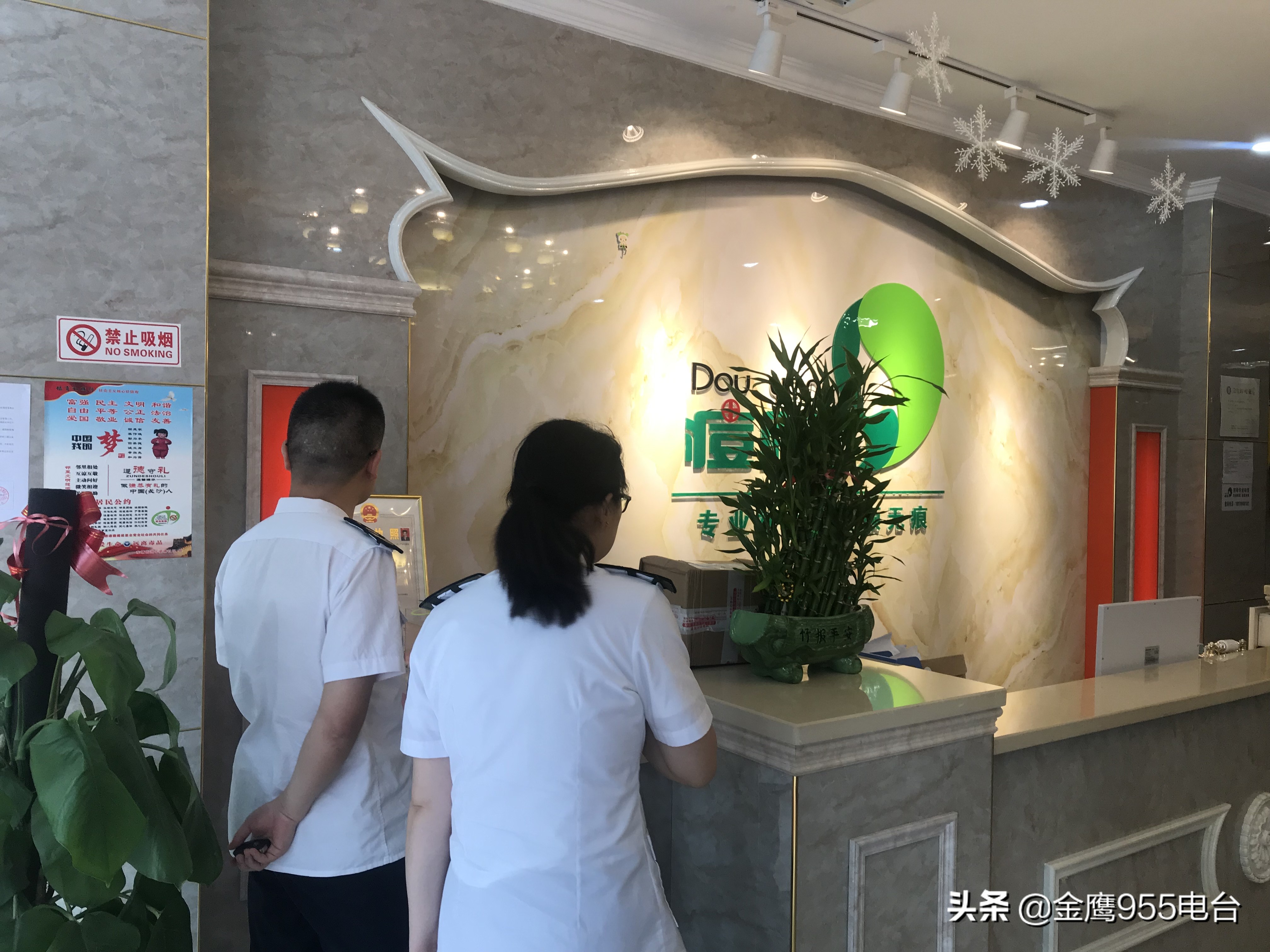 800元祛痘竟毁容,祛痘毁容800元