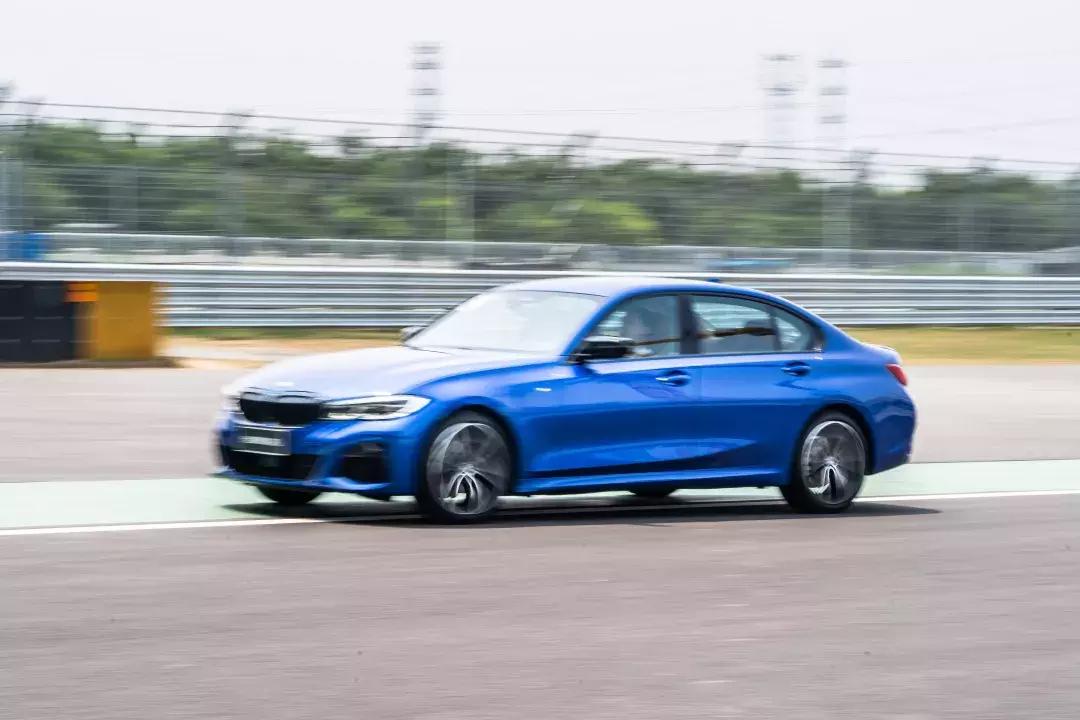 宝马325li评测2022黑,新款宝马325li测评