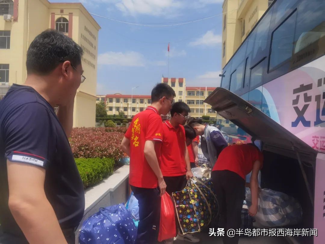 直击高考首日新区学子轻松赴考,直击千万学子奔赴高考考场