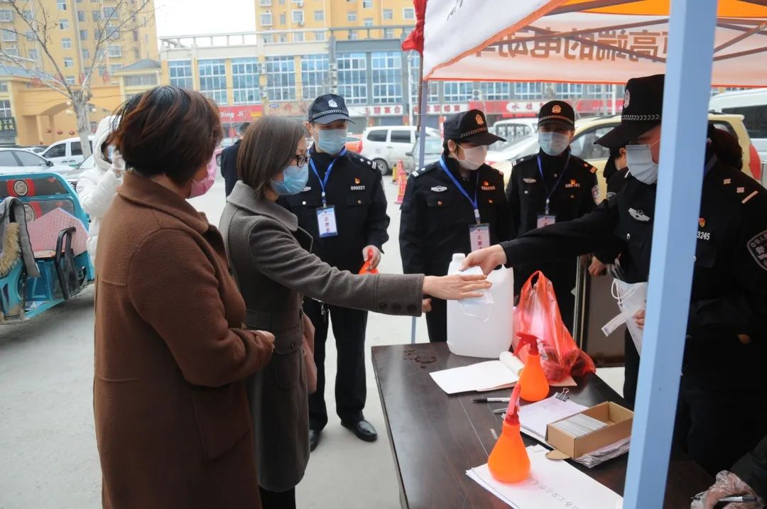 公安抗疫情巾帼先锋现场直播,抗击疫情社区女民警