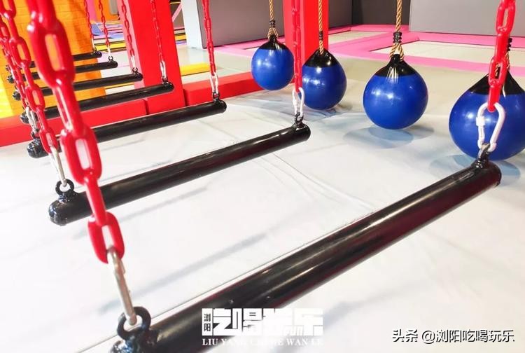 蹦床馆网红滑梯室内,旱雪滑梯蹦床公园
