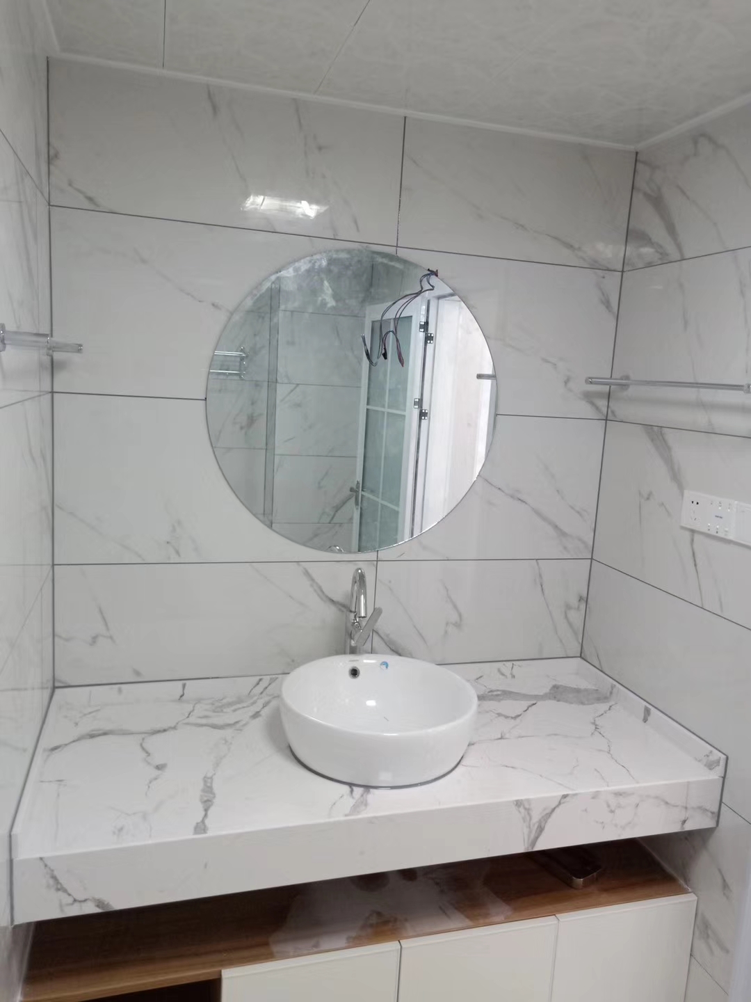 地砖是灰色的配什么颜色美缝剂,灰色的地砖用什么颜色美缝剂好看