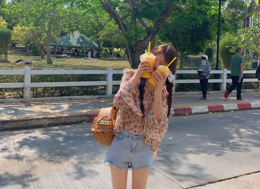 允恩现在的生活,允恩的家庭条件