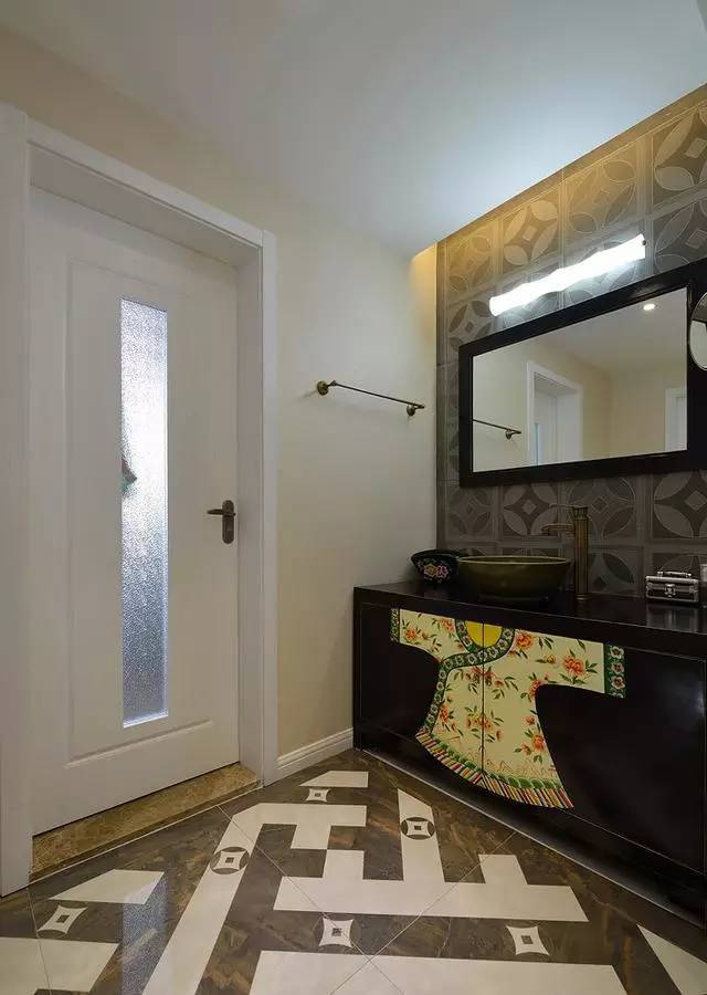 卫生间玻璃门推拉门还是平开门,卫生间平开门和推拉门价格比较