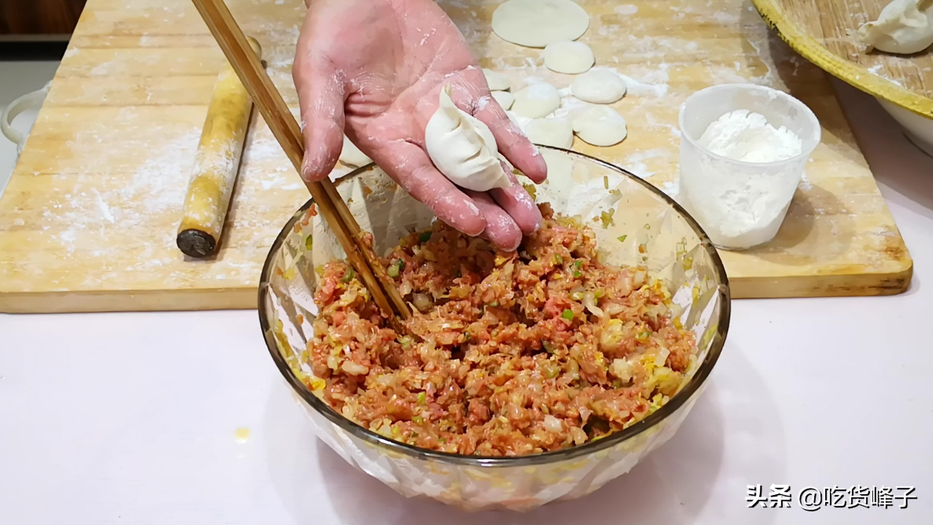酸菜饺子做法怎么调馅好吃,酸菜馅饺子只放酸菜怎么调