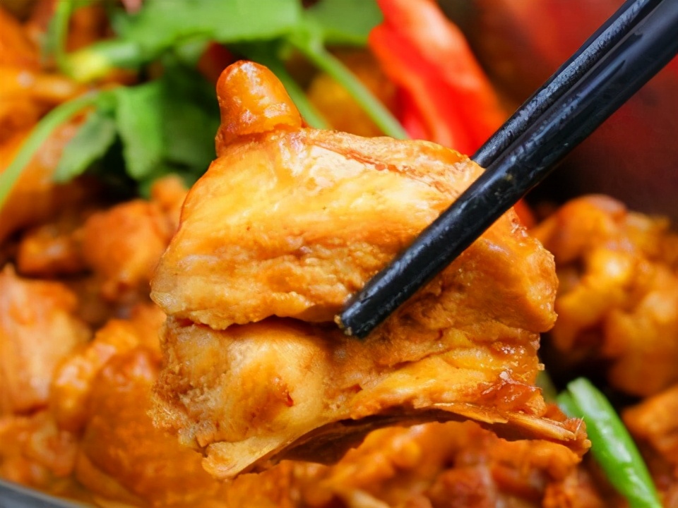 炖鸡肉时切记别直接焯水,炖鸡肉时需要注意什么