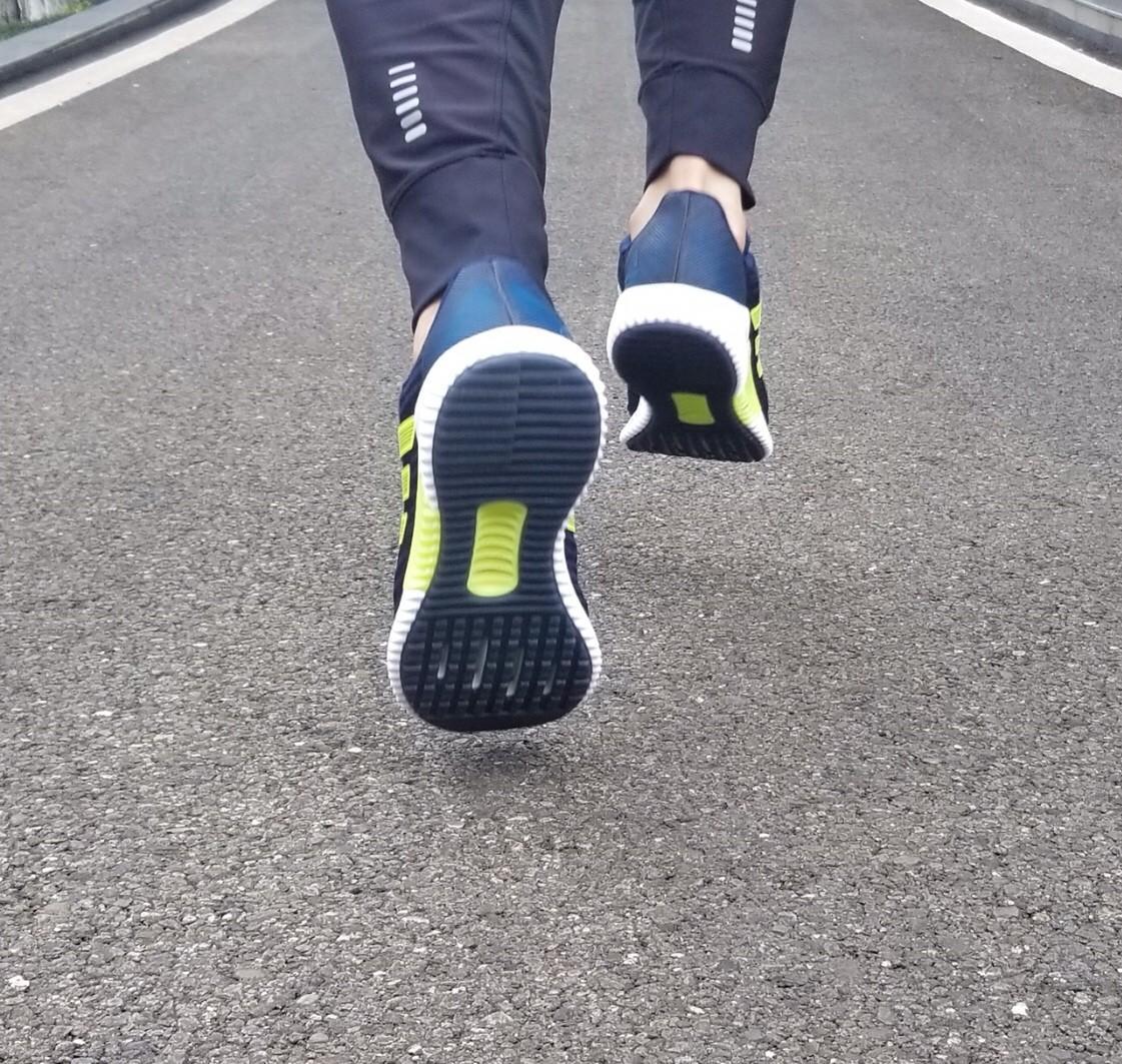 adidas清风跑鞋最新款,阿迪清风跑鞋讲解