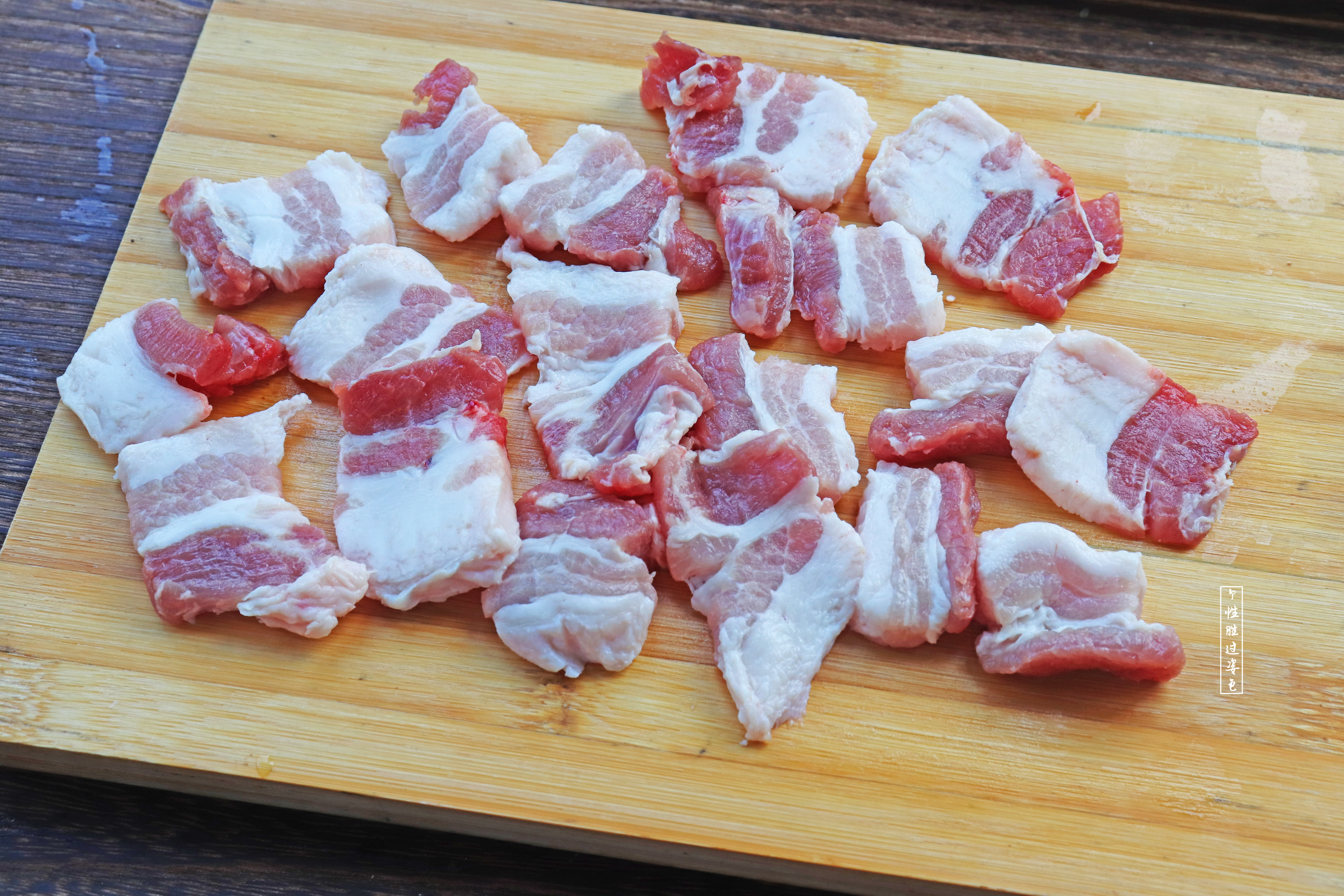 焖面家常做法面条不粘锅,北方人做焖面怎么才能使面条完整