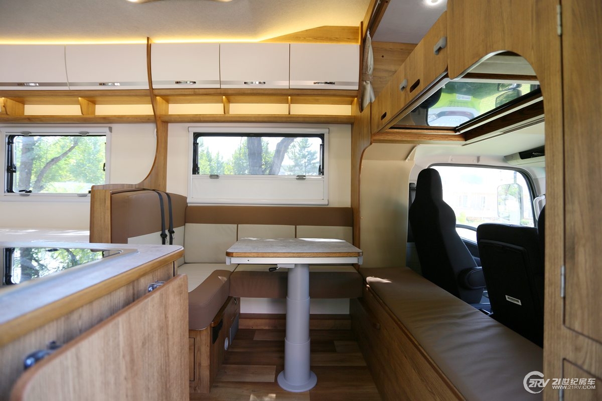 20万左右轻卡房车和c型房车,房车推荐15万到20万c型新能源房车