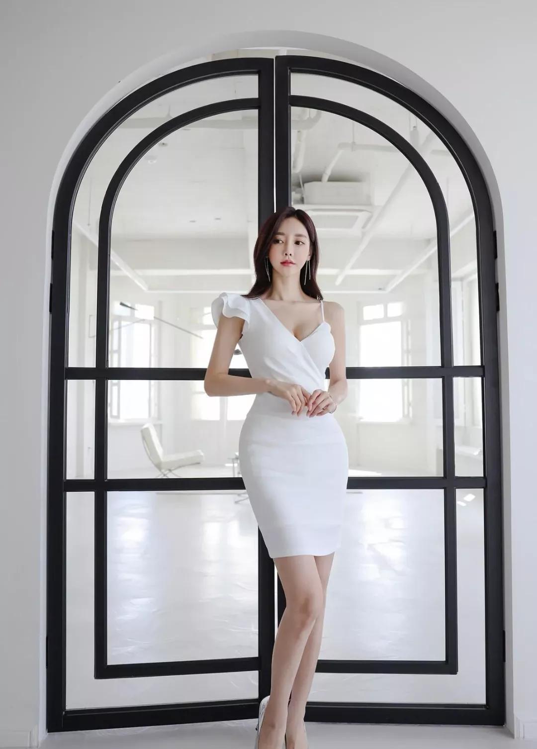 简约风时尚壁纸,高端大方气质大牌女套装超清壁纸