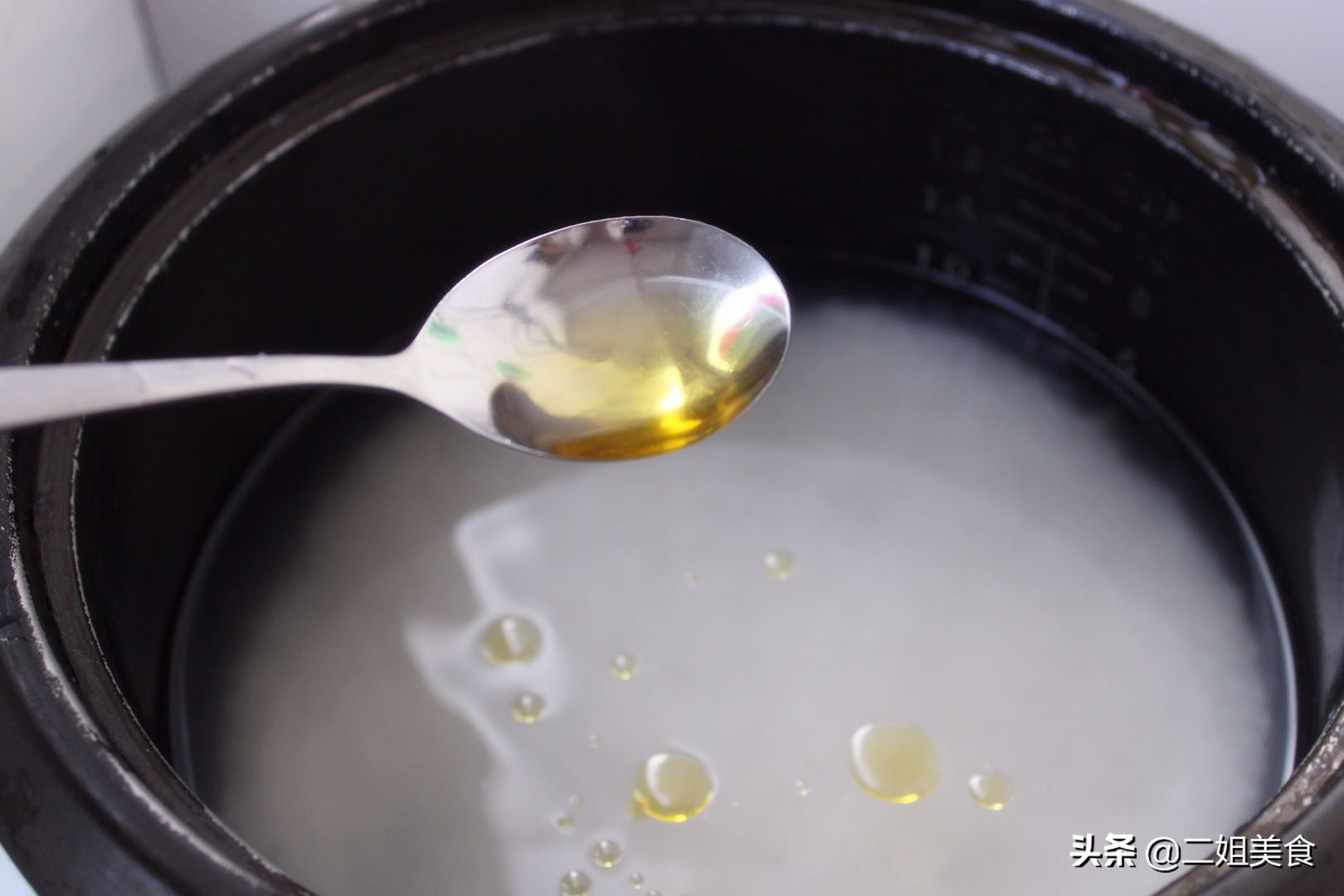 大米怎么蒸米饭又香又软,米饭蒸熟有点发硬怎么办