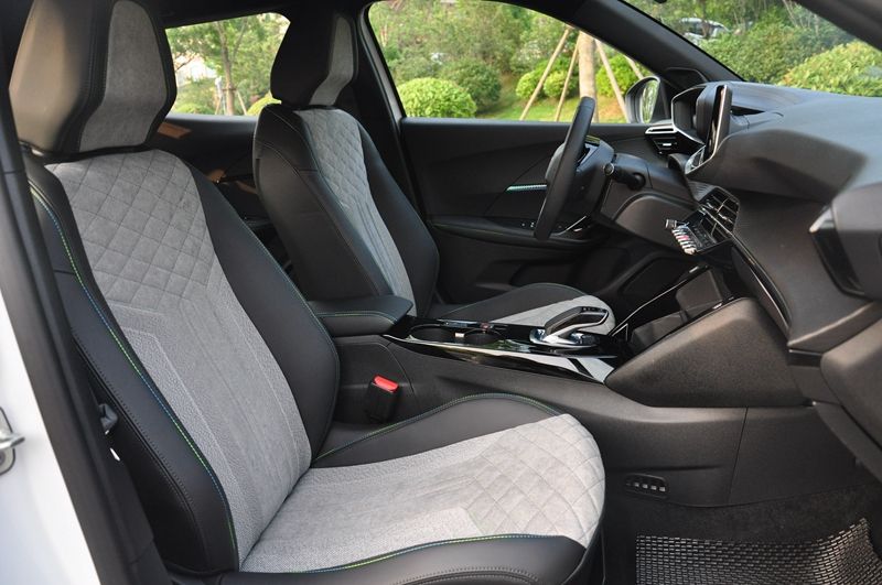 东风标致有一款动力强的车,驾驶感受最好的纯电动suv