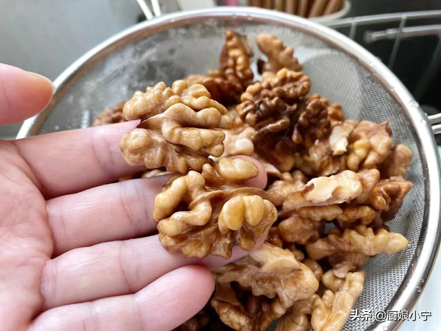 酥脆琥珀核桃仁制作,半斤核桃仁要多少糖做琥珀核桃