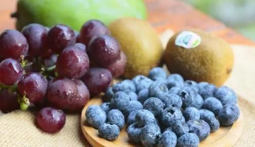 舌头上火最怕三种水果,最伤嘴巴的3种水果