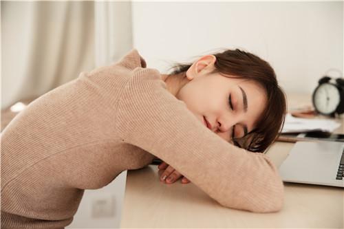 卵巢早衰症状激素六项哪项会低,卵巢早衰的症状吃什么食物好