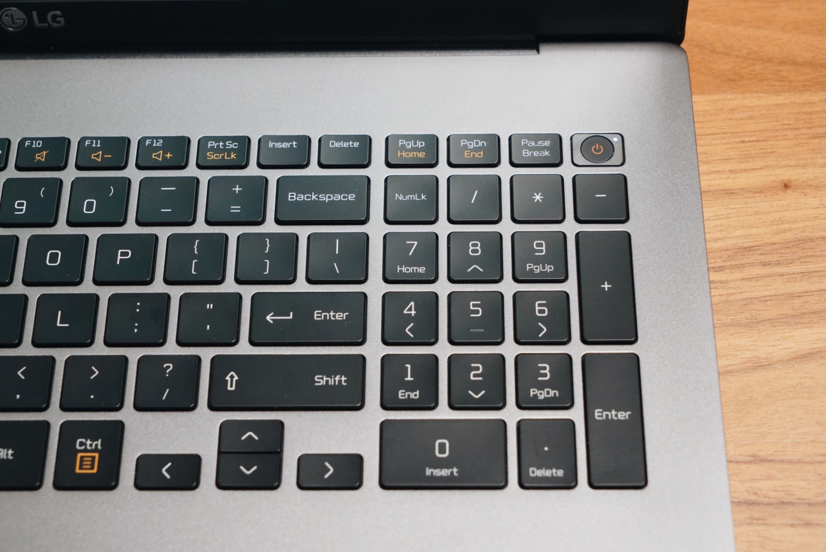 lggram笔记本为什么买的人少,苹果macbookpro和lggram