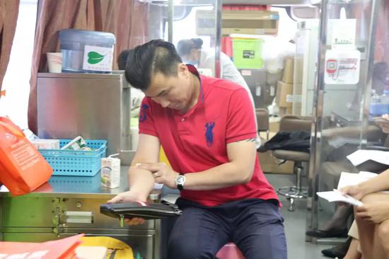 江西南昌县爱心献血传递真情,南昌爱心人士捐赠绿地铂瑞酒店