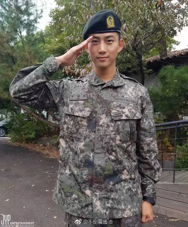 动手术也要服兵役,掰手腕把手掰断,玉泽演到底是个啥样的男神?