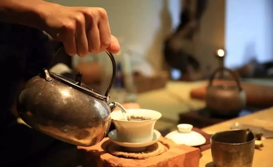 七子饼茶的历史背景,中茶牌七子茶饼铁饼