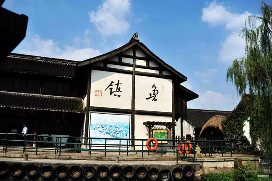 鲁迅笔下的鲁镇是什么样的地方,鲁迅小说中的鲁镇是个怎样的地方