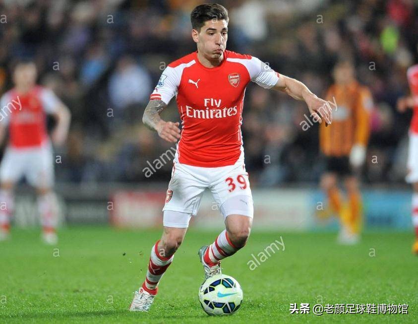 曾经风靡98世界杯的彩色pumaking,如今低调变身成贝莱林小黑鞋