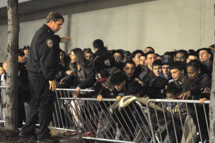 aj不属于耐克吗,莆田鞋板鞋aj纯原和正品差距大吗