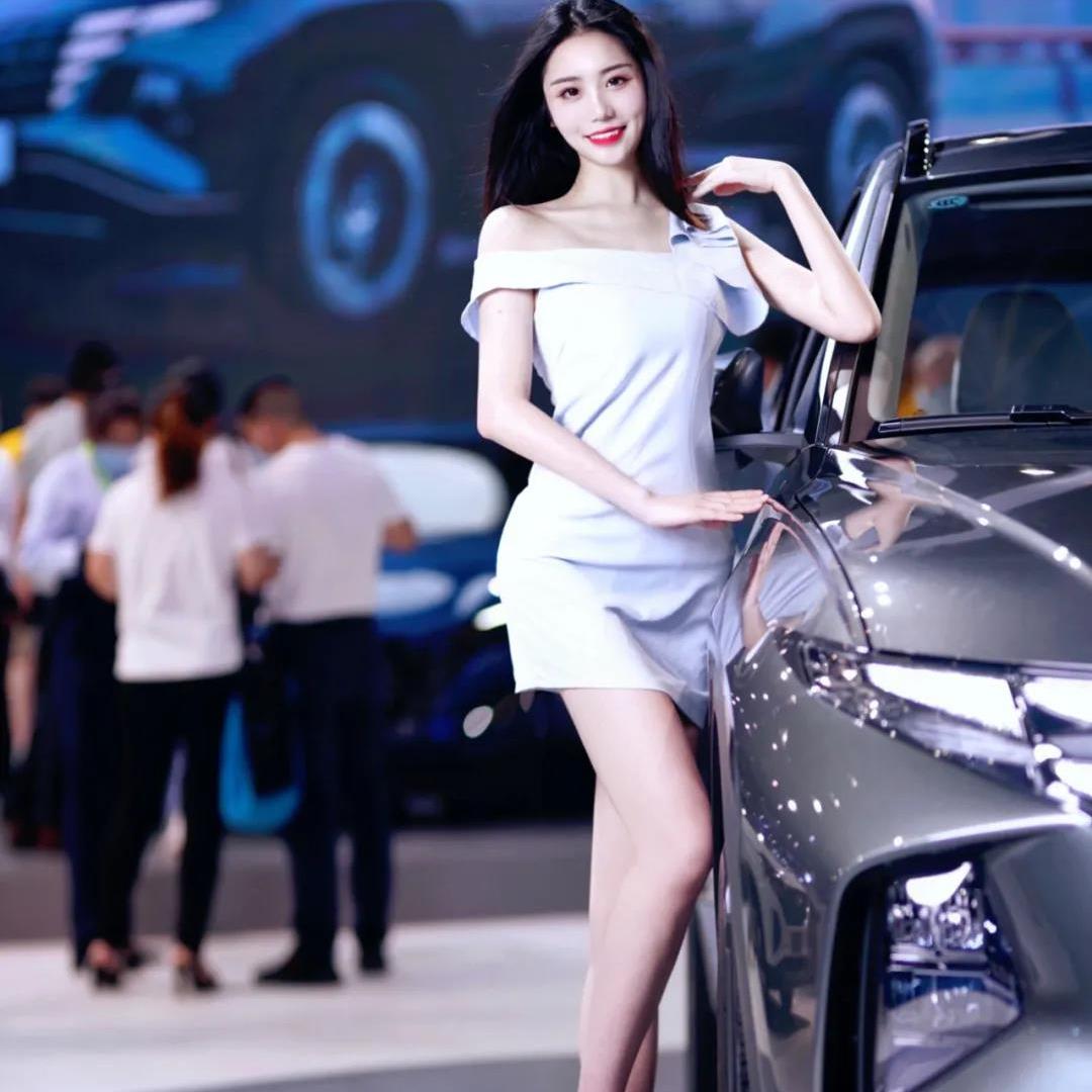 2015三亚车展车模,三亚美女车模