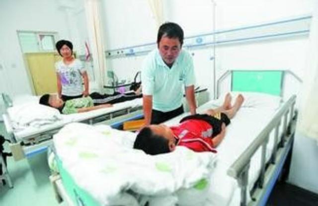 3岁宝宝半夜肚子疼还吐清水,3岁孩子吐黄水肚子疼