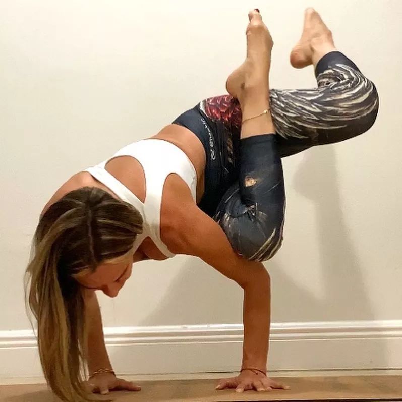 跟着波姐练习瑜伽，让你拥有让人艳羡的绝美身姿