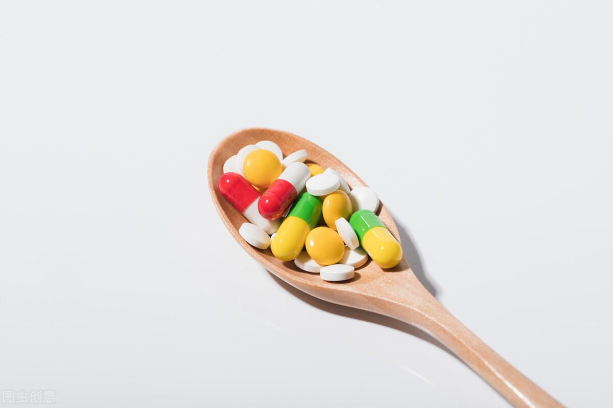 狗狗呕吐不吃饭是什么病,狗狗突然不吃饭没精神是什么病