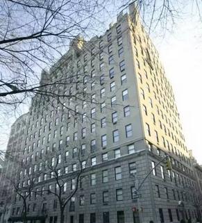 从“父女恋”到“母子恋”，这个52岁女人把自己活成了美国萧亚轩