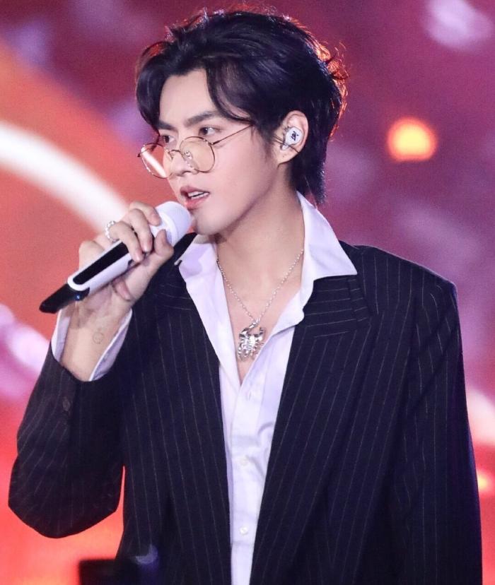 吴亦凡事件引起众怒，都美竹揭开“选妃”内幕，官媒出手彻底凉凉